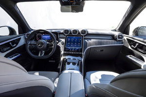 Mercedes-Benz GLC 2024 : Comparaison détaillée avec le Lexus NX 2024