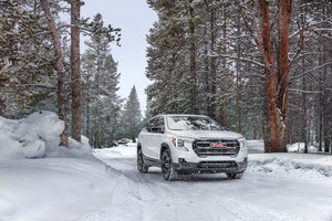 Comparaison du GMC Terrain 2024 et du Toyota RAV4 2024