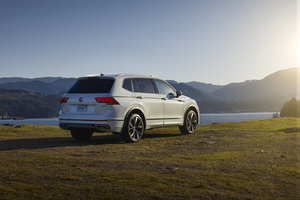 2022 Volkswagen Tiguan vs 2022 Honda CR-V: The Tiguan stands out in a variety of ways