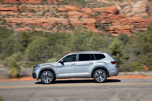 2022 Volkswagen Atlas vs. 2022 Nissan Pathfinder: The Atlas is Roomier and More Capable