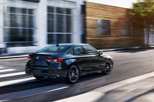 Comparative Analysis of 2024 Honda Civic and Hyundai Elantra: Performance, Space, and Design