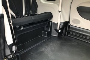 The Chrysler Grand Caravan - Braunability Commercial Side Entry