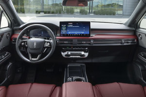 Lincoln Corsair vs Lincoln Corsair PHEV: Which is right for you?