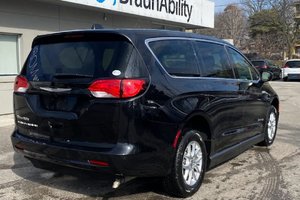 2024 Chrysler Pacifica with Braun Power Side-Entry