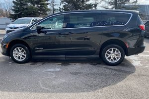 2024 Chrysler Pacifica with Braun Power Side-Entry