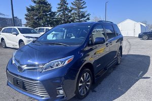 2020 Toyota Sienna XLE w/ Braun Power Side