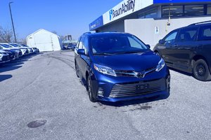 2020 Toyota Sienna XLE w/ Braun Power Side