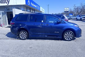 2020 Toyota Sienna XLE w/ Braun Power Side