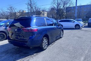 2020 Toyota Sienna XLE w/ Braun Power Side