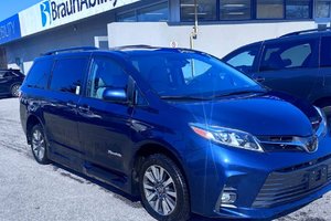 2020 Toyota Sienna XLE w/ Braun Power Side