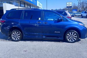 2020 Toyota Sienna XLE w/ Braun Power Side