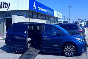 2020 Toyota Sienna XLE w/ Braun Power Side