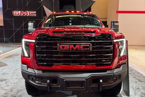 Arnold GM au Salon de l’auto de Montréal : Le GMC Sierra 2500 HD AT4X, un mélange de robustesse et de raffinement