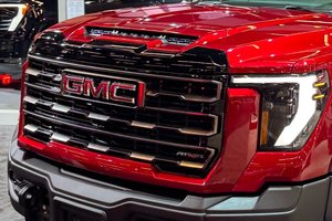 Arnold GM au Salon de l’auto de Montréal : Le GMC Sierra 2500 HD AT4X, un mélange de robustesse et de raffinement