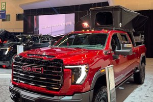 Arnold GM au Salon de l’auto de Montréal : Le GMC Sierra 2500 HD AT4X, un mélange de robustesse et de raffinement