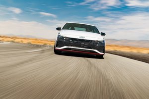 Le Hyundai Elantra N nommé meilleure voiture de sport et performance au Canada en 2023 par l'AJAC!