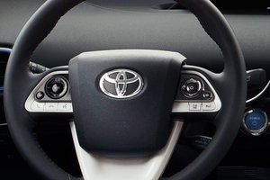 Un autre prix pour Toyota, la TOYOTA PRIUS remporte le titre de Voiture canadienne écologique de l’année 2017 de l’AJAC