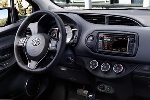 The 2017 Toyota Yaris, a superb first car!