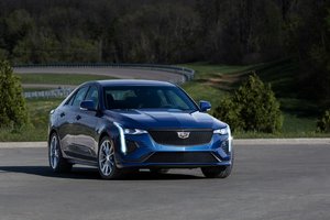 Cadillac dévoile les tout premiers modèles CT4-V et CT5-V