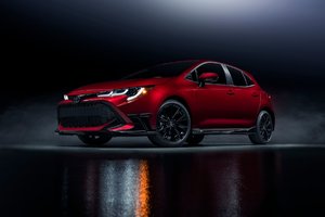 Rouge supersonique pour la Corolla Hatchback Édition spéciale 2021