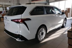 The 2021 Toyota Sienna is here !