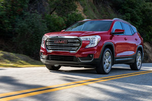Differences between the GMC Terrain 2024 and the Chevrolet Equinox 2024