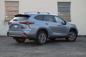 2020 Toyota Highlander review: Practical but posh