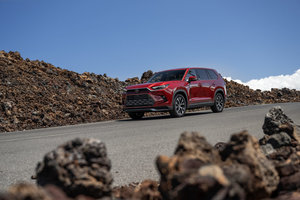 2024 Toyota Grand Highlander: A Deserved Car and Driver Top 10 Pick