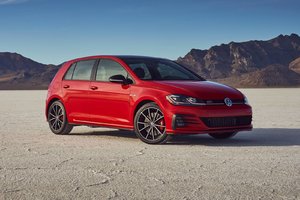 The Volkswagen Golf GTI 2021 unveiled