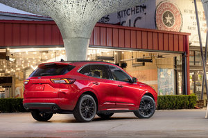 A Look at the Advantages of the 2024 Ford Escape Over the Toyota RAV4