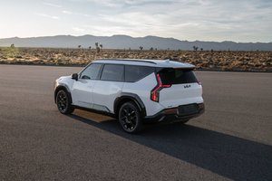 Beyond the Buzz: The 2026 Kia EV9 is Ready for Canadian Adventures