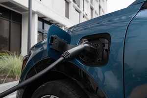 The 2025 Kia Niro: Hybrid vs Plug-In Hybrid