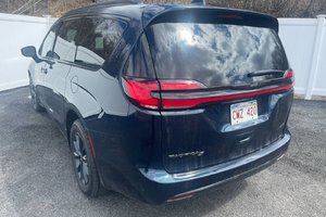 2022 Chrysler Pacifica S Touring | Car Play | 7 Passenger | Sto N Go Seat
