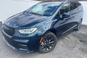 2022 Chrysler Pacifica S Touring | Car Play | 7 Passenger | Sto N Go Seat