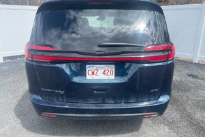 2022 Chrysler Pacifica S Touring | Car Play | 7 Passenger | Sto N Go Seat