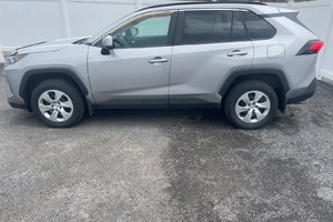 2020 Toyota RAV4 LE | Cam | USB | HtdSeats | Bluetooth | Keyless