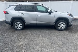 2020 Toyota RAV4 LE | Cam | USB | HtdSeats | Bluetooth | Keyless