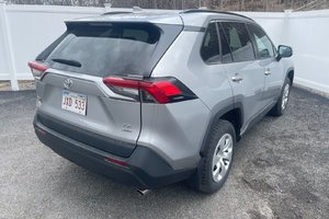 2020 Toyota RAV4 LE | Cam | USB | HtdSeats | Bluetooth | Keyless