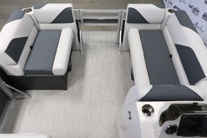 AVALON VENTURE 1975 RF + YAMAHA 40 HP 2025