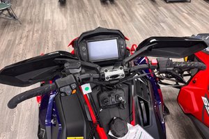 Polaris INDY XCR 9R 136 MIDNIGHTBLUE METTALIC & INDY RED 2025