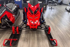 Polaris INDY XCR 9R 136 MIDNIGHTBLUE METTALIC & INDY RED 2025