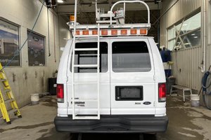 2012 Ford E-350 Super renforcé commercial
