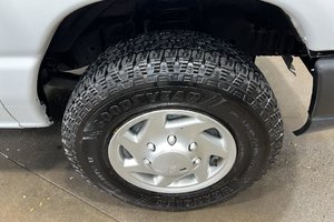 2012 Ford E-350 Super renforcé commercial