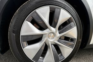 2024 Tesla Model Y STD RANGE