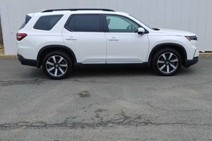 2024 Honda Pilot Touring | Leather | Roof | Cam | Warranty to 2029