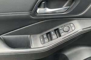 2023 Nissan Rogue SV midnight edition, 8 PNEUS, TOIT, CUIR, AWD