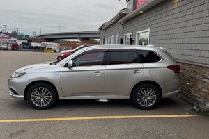 Mitsubishi OUTLANDER PHEV SEL 2020