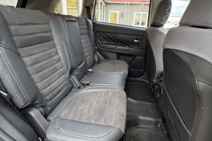 Mitsubishi OUTLANDER PHEV SEL 2020