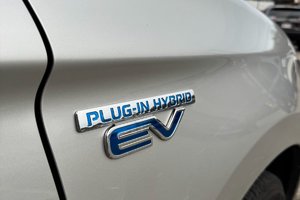 Mitsubishi OUTLANDER PHEV SEL 2020