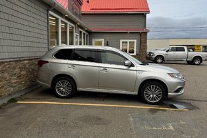 Mitsubishi OUTLANDER PHEV SEL 2020